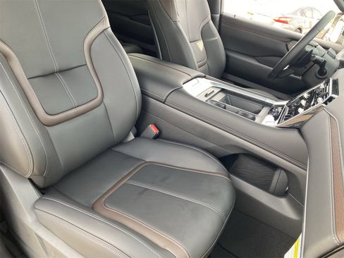 New 2026 Nissan Armada SL image 11