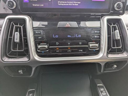 Used 2022 Kia Sorento S FWD image 19