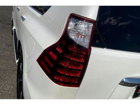 Used 2021 Lexus GX 460 Premium image 31