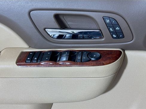 Used 2014 GMC Yukon XL SLT RWD image 16