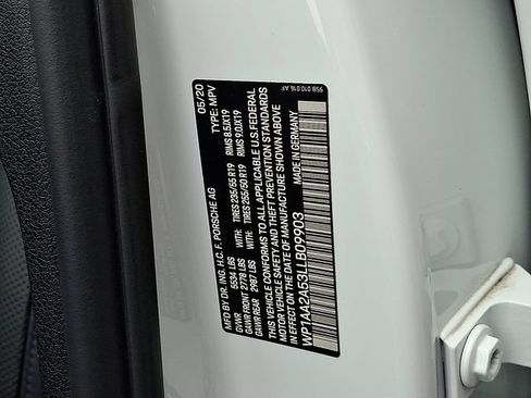 Certified 2020 Porsche Macan AWD/4WD image 31