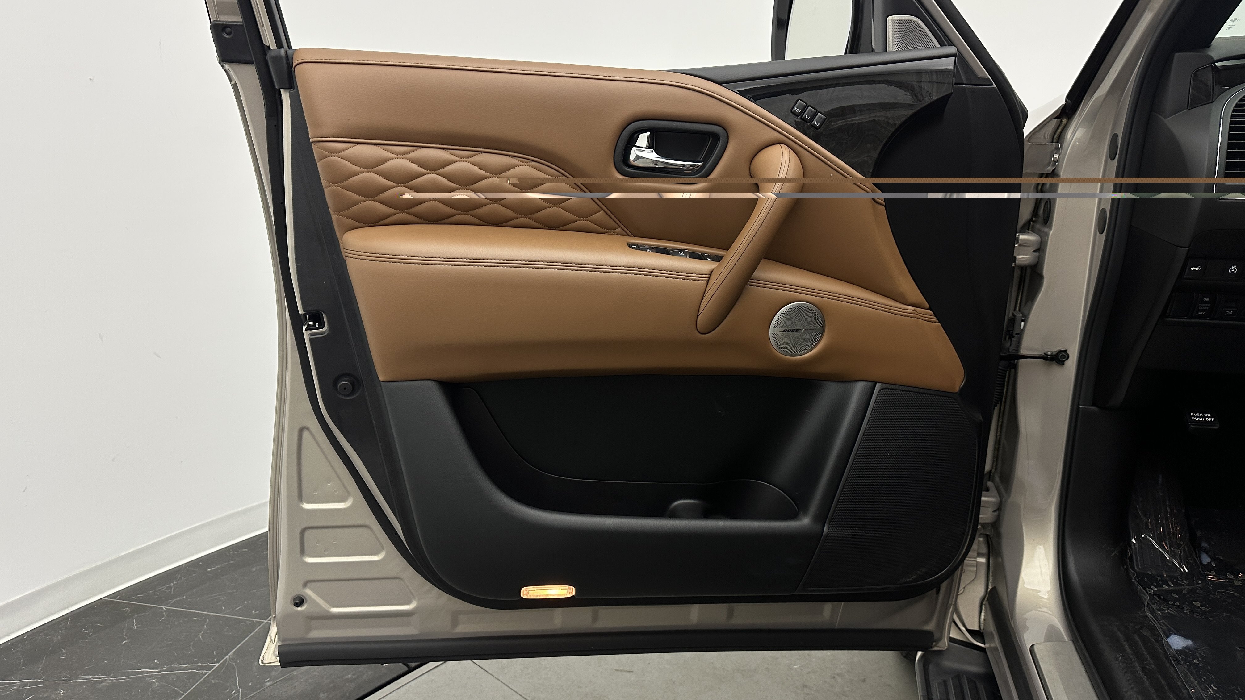 Used 2023 INFINITI QX80 Sensory w/ Cargo Package AWD/4WD image 12