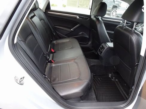 Used 2017 Volkswagen Passat 1.8T SE image 18