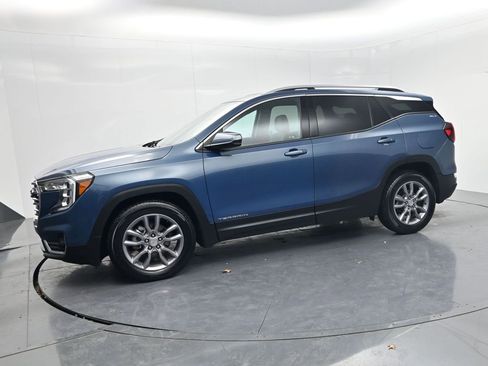 Used 2024 GMC Terrain SLT image 4