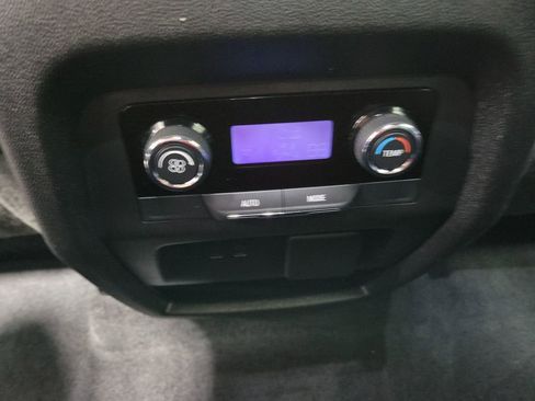 Used 2024 Chevrolet Traverse LT image 27