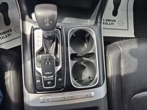 Used 2023 Kia Carnival LX FWD image 21