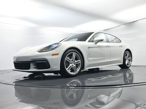 Used 2019 Porsche Panamera image 44