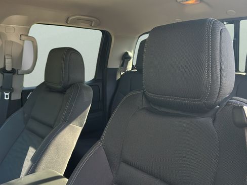 Used 2024 Nissan Frontier SV w/ SV Convenience Package RWD image 13