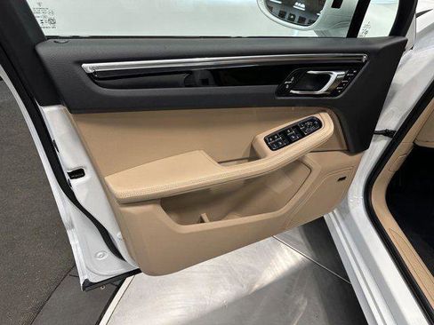 New 2025 Porsche Macan image 15