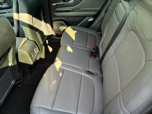 Used 2025 Lincoln Corsair Grand Touring image 6