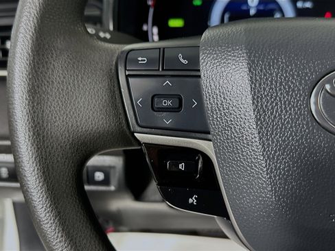 Used 2025 Toyota Camry LE image 16