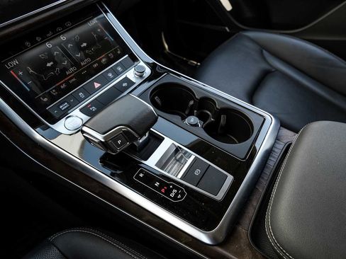 Used 2020 Audi Q8 Premium Plus w/ Premium Plus Package image 28