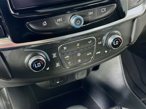 Used 2021 Chevrolet Traverse LT FWD image 26