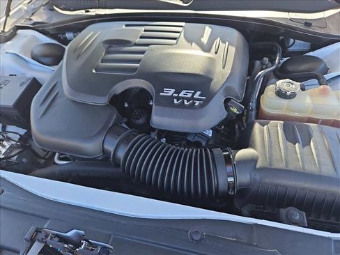 Used 2018 Chrysler 300 Limited image 21