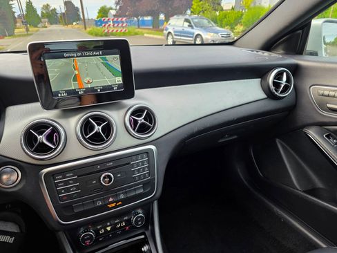 Used 2015 Mercedes-Benz CLA 250 image 13