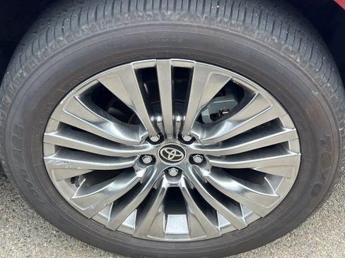 Used 2023 Toyota Venza Limited AWD/4WD image 15