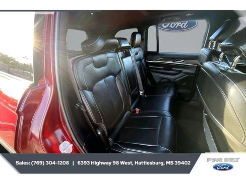 Used 2025 Jeep Grand Cherokee Limited w/ Black Appearance Package AWD/4WD image 21