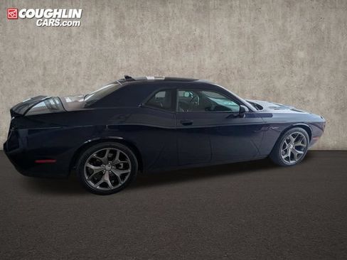 Used 2016 Dodge Challenger R/T Plus RWD image 9