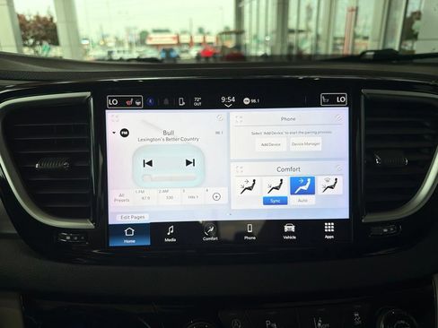 Used 2024 Chrysler Pacifica Touring-L FWD image 14