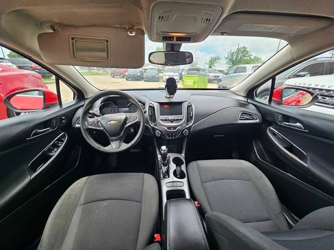 Used 2018 Chevrolet Cruze LT w/ LT Fleet Convenience Package FWD image 6