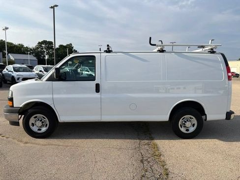 Used 2021 Chevrolet Express 3500 w/ Driver Convenience Package RWD image 2