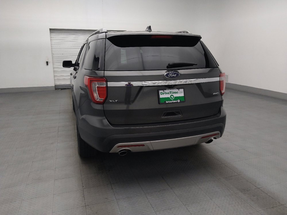 Used 2017 Ford Explorer XLT w/ Equipment Group 202A AWD/4WD image 6