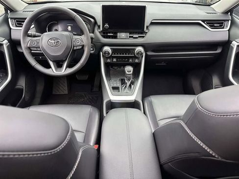 Used 2023 Toyota RAV4 XLE Premium image 18