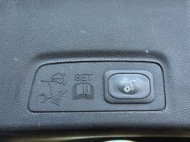 Used 2017 Lincoln MKC Select w/ Select Plus Package AWD/4WD image 19