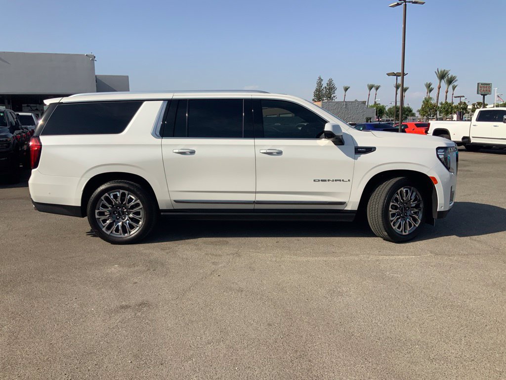Used 2024 GMC Yukon XL Denali Ultimate AWD/4WD image 11