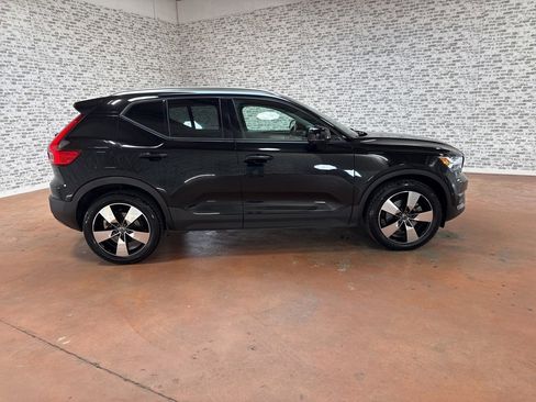 Used 2021 Volvo XC40 T5 Momentum w/ Protection Package Premier image 8
