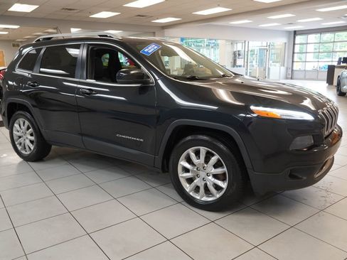 Used 2015 Jeep Cherokee Limited w/ Luxury Group AWD/4WD image 14