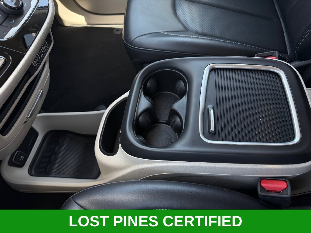 Used 2023 Chrysler Pacifica Touring-L FWD image 16