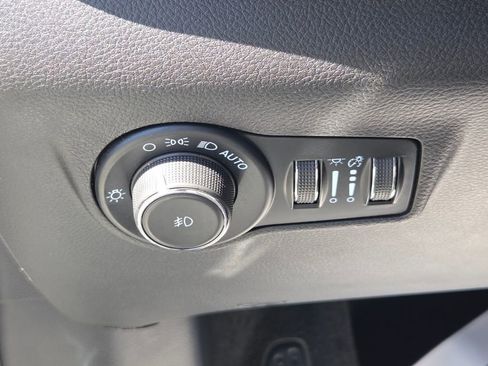 Used 2024 Jeep Compass Latitude image 26