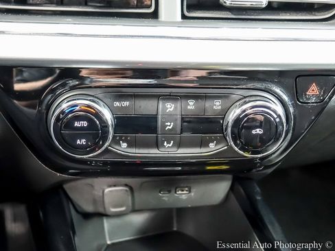 Used 2025 Chevrolet Trax LT w/ LT Convenience Package image 16