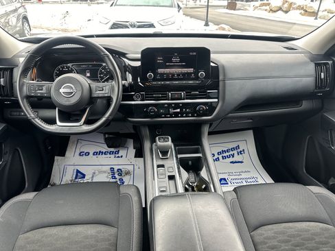 Used 2024 Nissan Pathfinder SV image 27