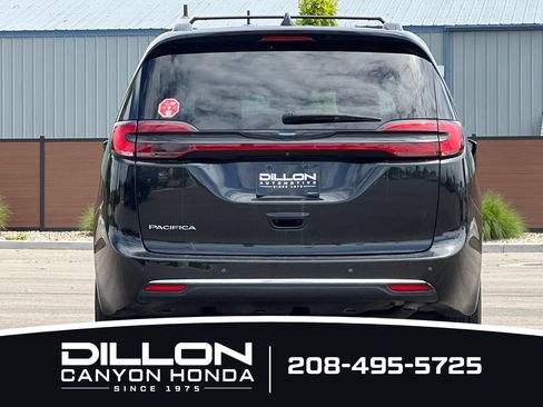Used 2022 Chrysler Pacifica Touring-L FWD image 8
