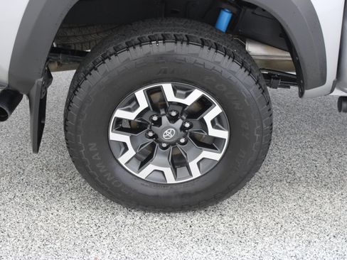 Used 2021 Toyota Tacoma TRD Off-Road AWD/4WD image 6