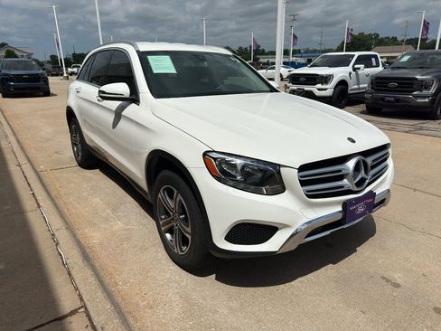 Used 2019 Mercedes-Benz GLC 300 4MATIC image 2