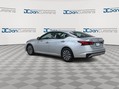 Used 2023 Nissan Altima 2.5 SV FWD image 6