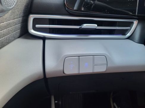 Used 2025 Hyundai Elantra Limited image 27