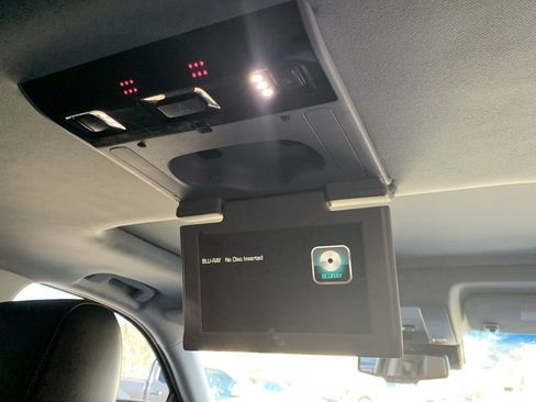 Used 2019 GMC Yukon XL SLT w/ Graphite Performance Edition image 27