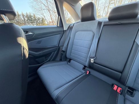 Used 2025 Volkswagen Jetta SE image 42