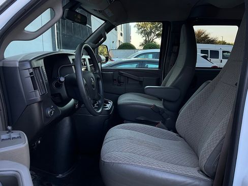 Used 2024 Chevrolet Express 3500 LT w/ LT Preferred Equipment Group image 10