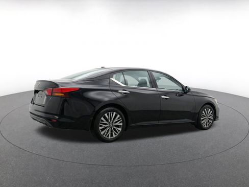 Used 2025 Nissan Altima 2.5 SV FWD image 9