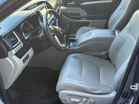Used 2015 Toyota Highlander XLE FWD image 19