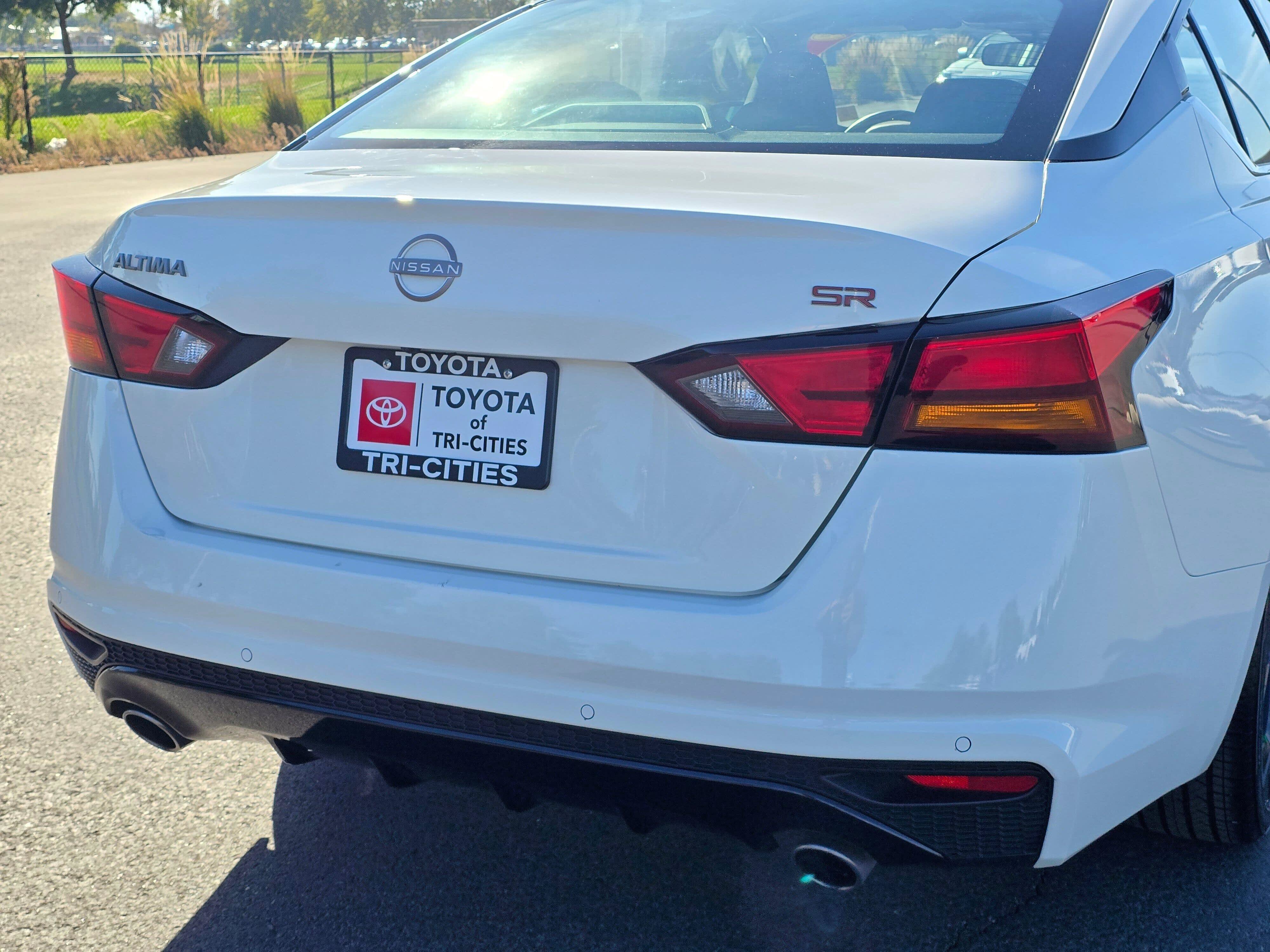 Used 2025 Nissan Altima 2.5 SR FWD image 13