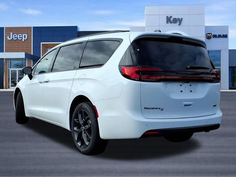 New 2026 Chrysler Pacifica Select w/ S Appearance Package AWD/4WD image 4