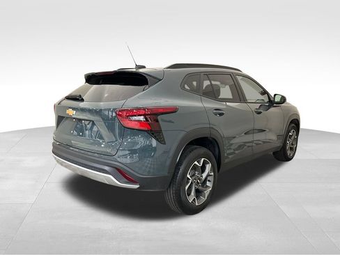 Used 2025 Chevrolet Trax LT FWD image 5
