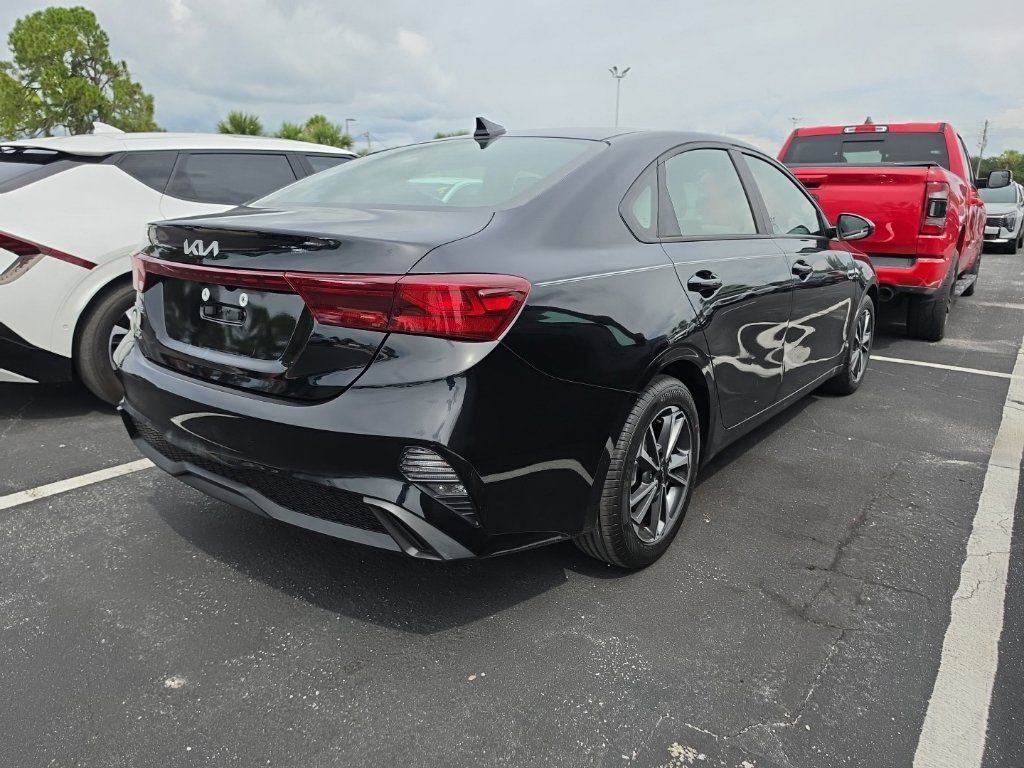 Certified 2024 Kia Forte LXS FWD image 16