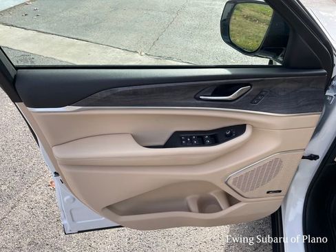 Used 2024 Jeep Grand Cherokee Limited w/ Luxury Tech Group II image 21